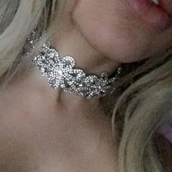 ✅NEW! DIAMOND FLORAL LUXURY CHOKER - Picture 1 of 6